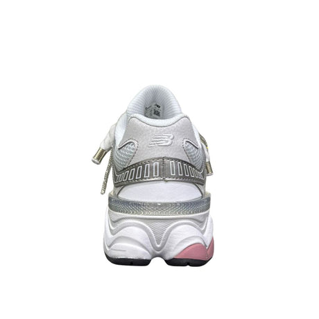 Sneaker New Balance 9060 donna bianco argento e rosa con lacci in corda e brillantini