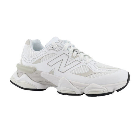 Sneaker New Balance 9060 bianca con tomaia in mesh e materiale gommato, intersuola ammortizzata ABZORB e iconico logo "N" laterale.