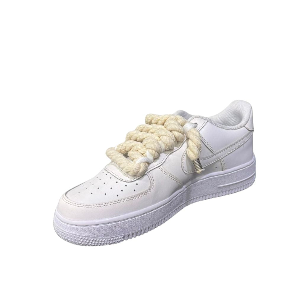 Nike Air Force 1 Low bianca con lacci in corda color panna