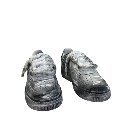 Nike Air Force 1 Low custom effetto vintage total grey, laccio in corda intrecciata bianca oversize.
