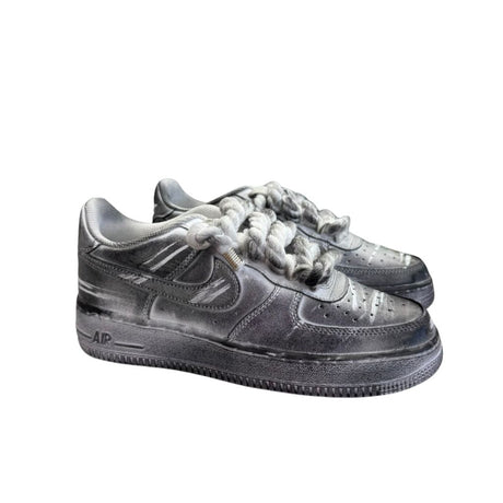 Nike Air Force 1 Low custom effetto vintage total grey, laccio in corda intrecciata bianca oversize.