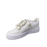Nike Air Force 1 Low bianca con lacci corda e strass
