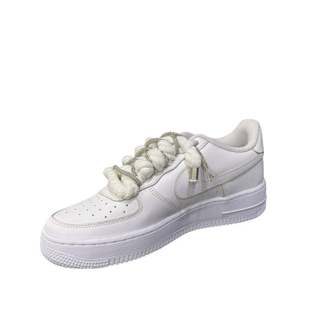 Nike Air Force 1 Low bianca con lacci corda e strass
