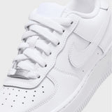 Sneaker Nike Air Force 1 junior total white, tomaia in pelle, suola Air.