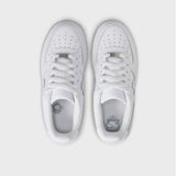 Sneaker Nike Air Force 1 junior total white, tomaia in pelle, suola Air.