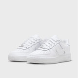 Sneaker Nike Air Force 1 junior total white, tomaia in pelle, suola Air.