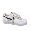 Nike Air Force 1 Low bianca con swoosh nero e lacci corda bianchi