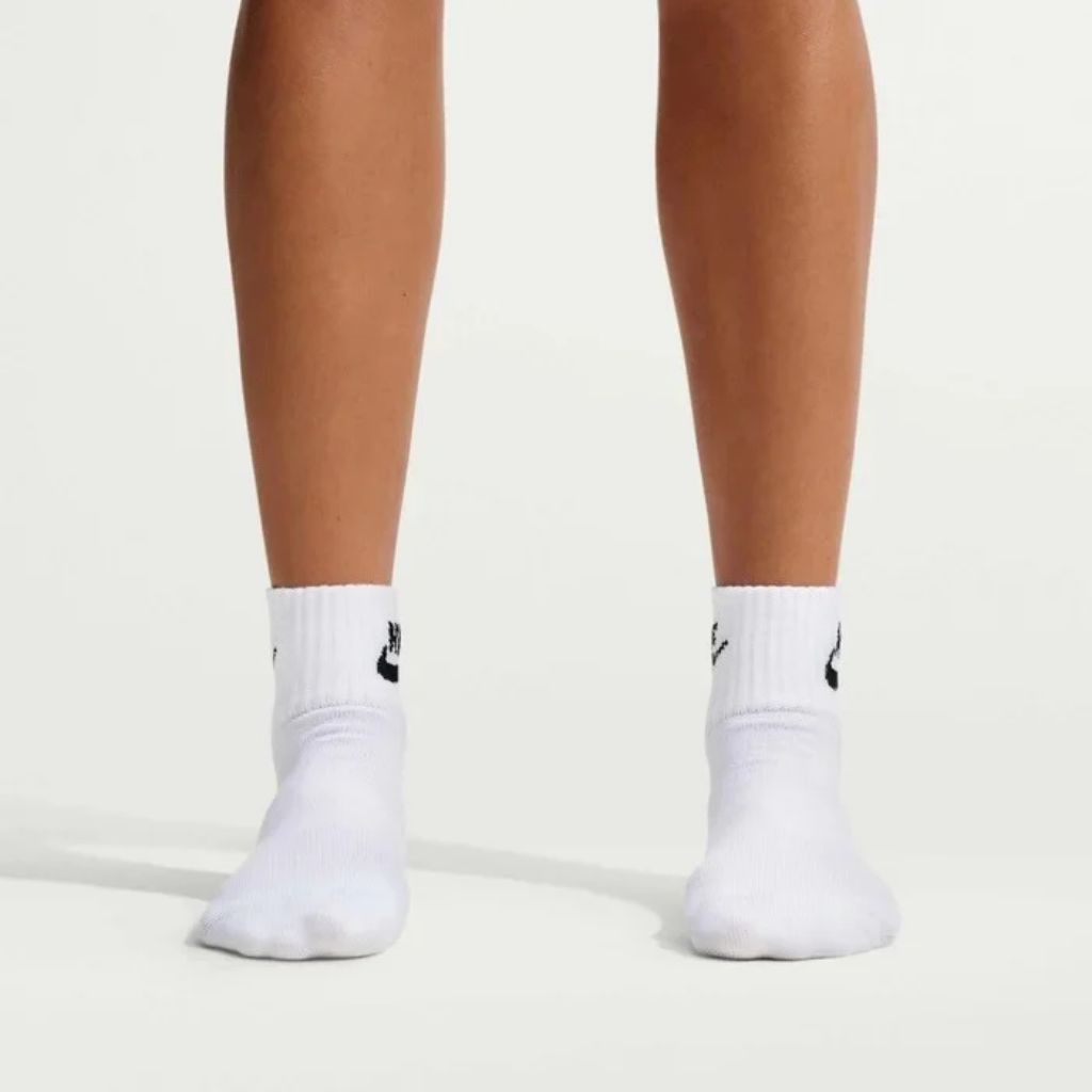 Calzini medi alla caviglia Nike Everyday Essential bianchi