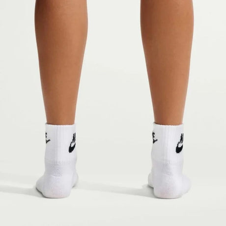 Calzini medi alla caviglia Nike Everyday Essential bianchi