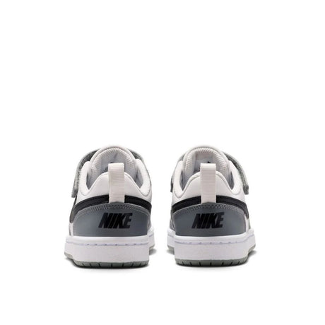 Sneakers Nike Court Borough bianche e grigie da bambino con Swoosh nero e strappo