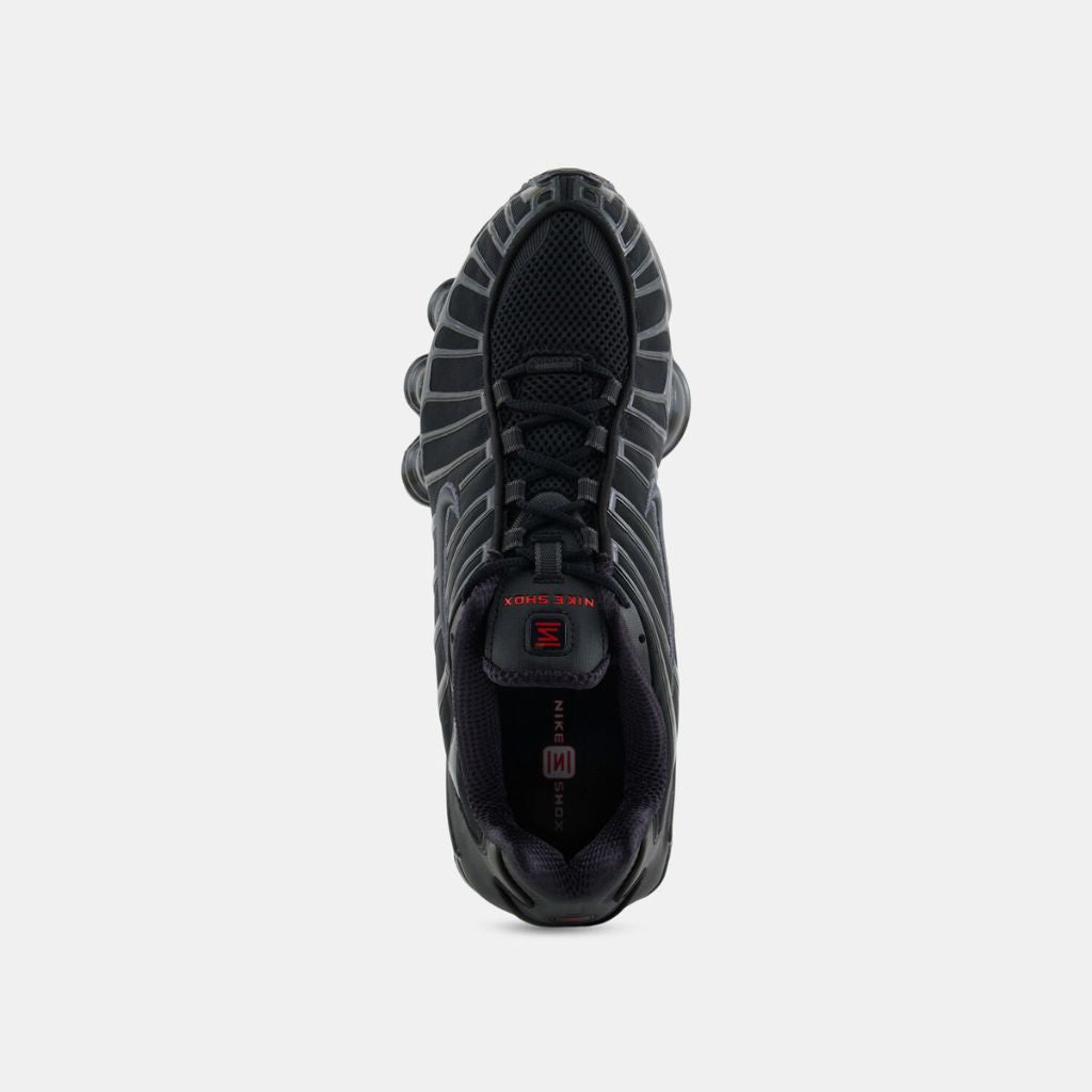 Vista laterale delle sneaker Nike Shox TL nella colorazione Black Metallic Hematite, con l'iconica suola a colonne e dettagli neri lucidi su tomaia in mesh.