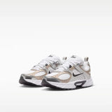 Sneakers Nike da bambino bianche con inserti argento