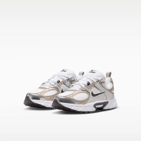 Sneakers Nike da bambino bianche con inserti argento