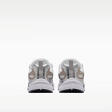 Sneakers Nike da bambino bianche con inserti argento