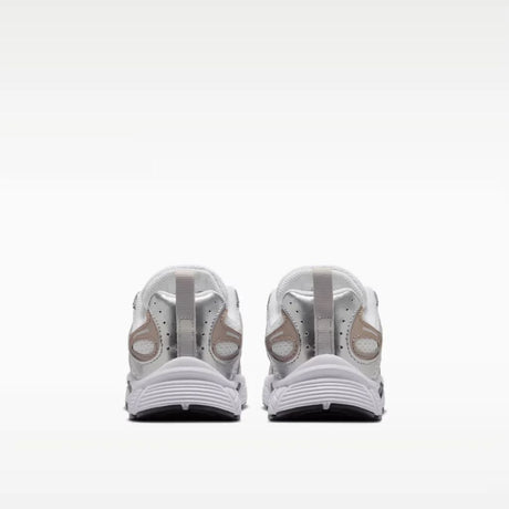 Sneakers Nike da bambino bianche con inserti argento