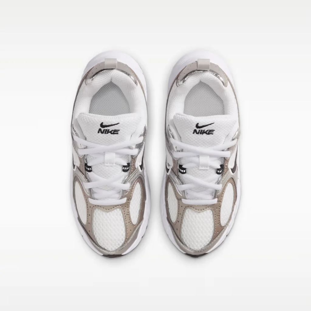 Sneakers Nike da bambino bianche con inserti argento