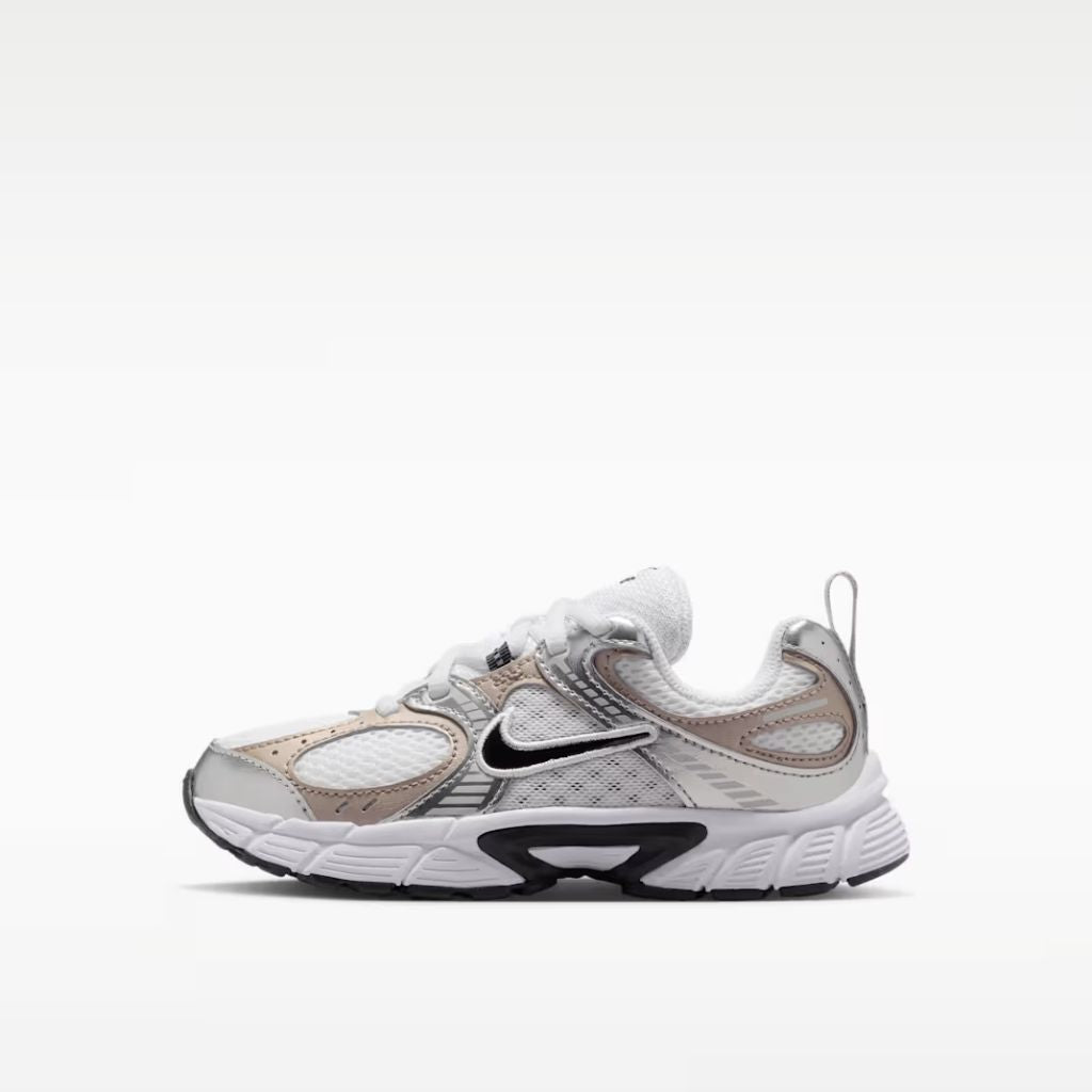 Sneakers Nike da bambino bianche con inserti argento