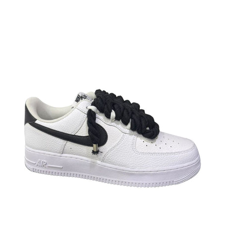 Nike Air Force 1 Low bianca con swoosh nero e lacci corda