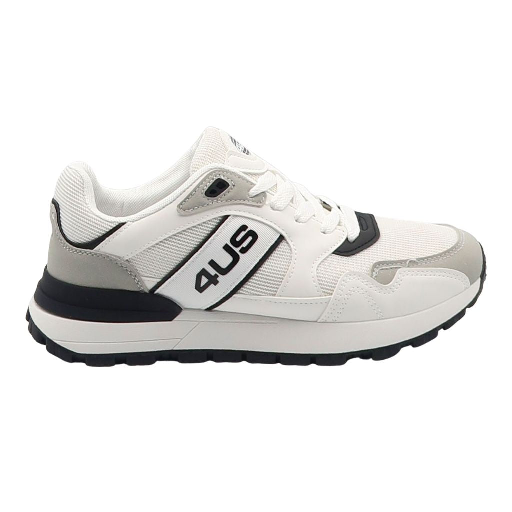 Sneakers da uomo Paciotti 4US bianche in mesh e ecopelle con dettagli color cuoio, logo laterale esteso e suola sportiva tipo running.