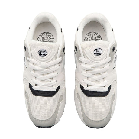 Sneakers da uomo Paciotti 4US bianche in mesh e ecopelle con dettagli color nero, logo laterale esteso e suola sportiva tipo running.