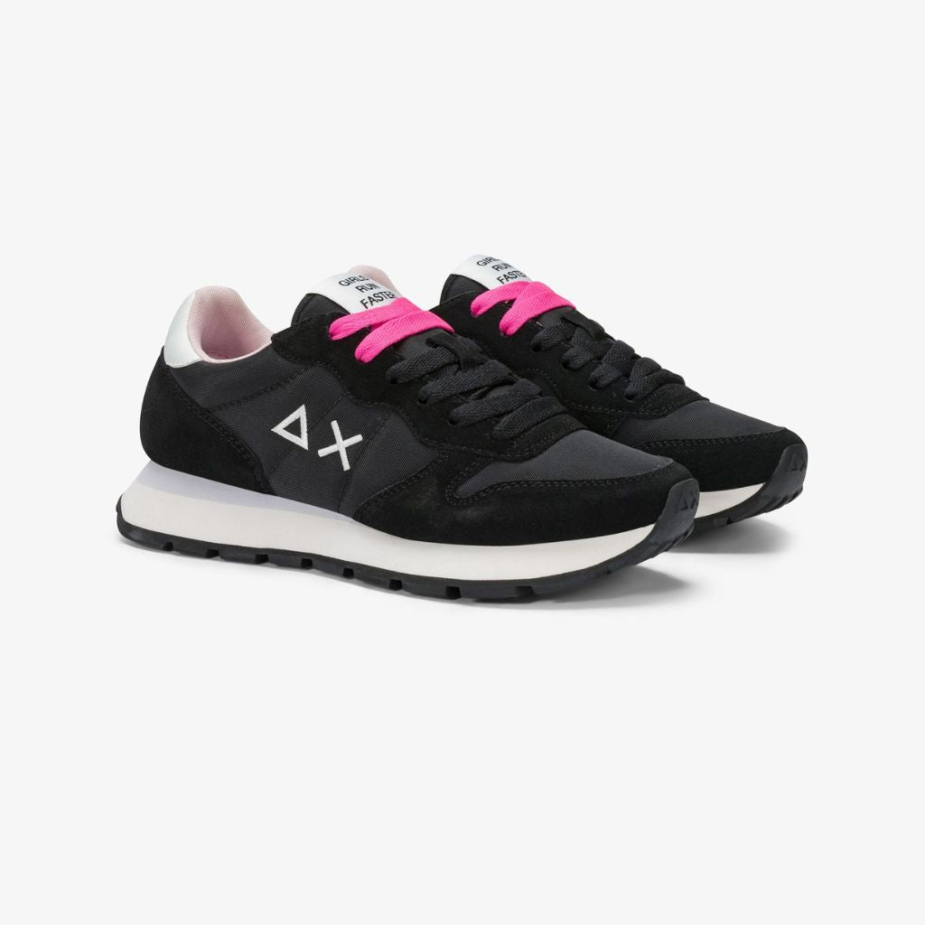 Sneaker Sun68 Ally Solid nera donna - mesh con riporti scamosciati, logo bianco e laccio fucsia
