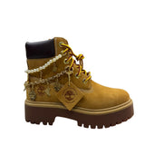 Stivale Timberland wheat con catena decorativa e charm dorati