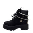 Stivale Timberland nero con catena decorativa e charm argentati