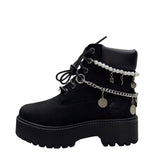 Stivale Timberland nero con catena decorativa e charm argentati