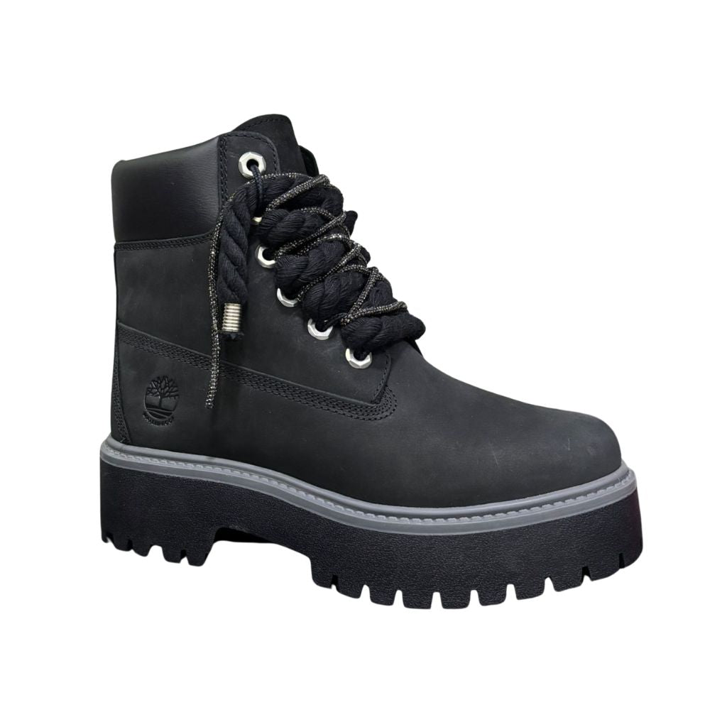 Stivale Timberland Stone Street platform in nubuck nero con lacci a corda neri con filo glitter.