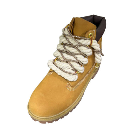 Stivale Timberland in nubuck color miele con lacci a corda beige e brillantini