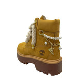 Stivale Timberland wheat con maxi lacci glitterati e charm perle
