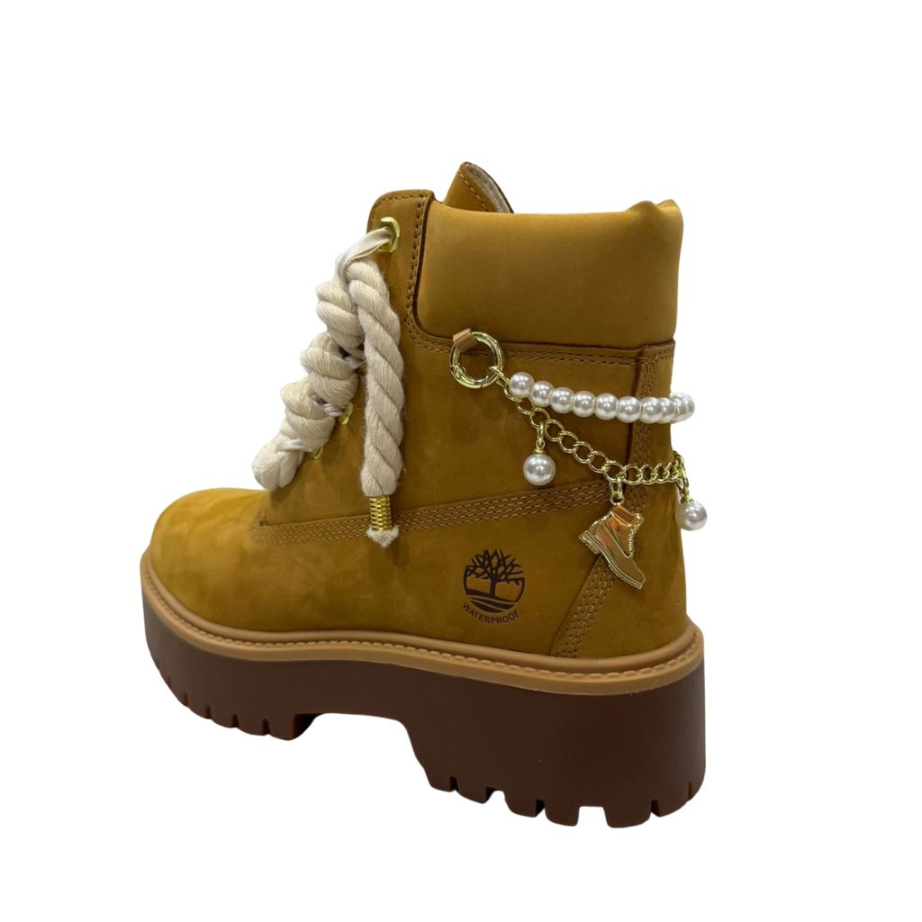 Stivale Timberland wheat con maxi lacci e charm perle