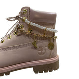 Stivale Timberland rosa con collo perlato e catena decorativa