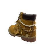Stivale Timberland wheat classico con catena decorativa e charm dorati