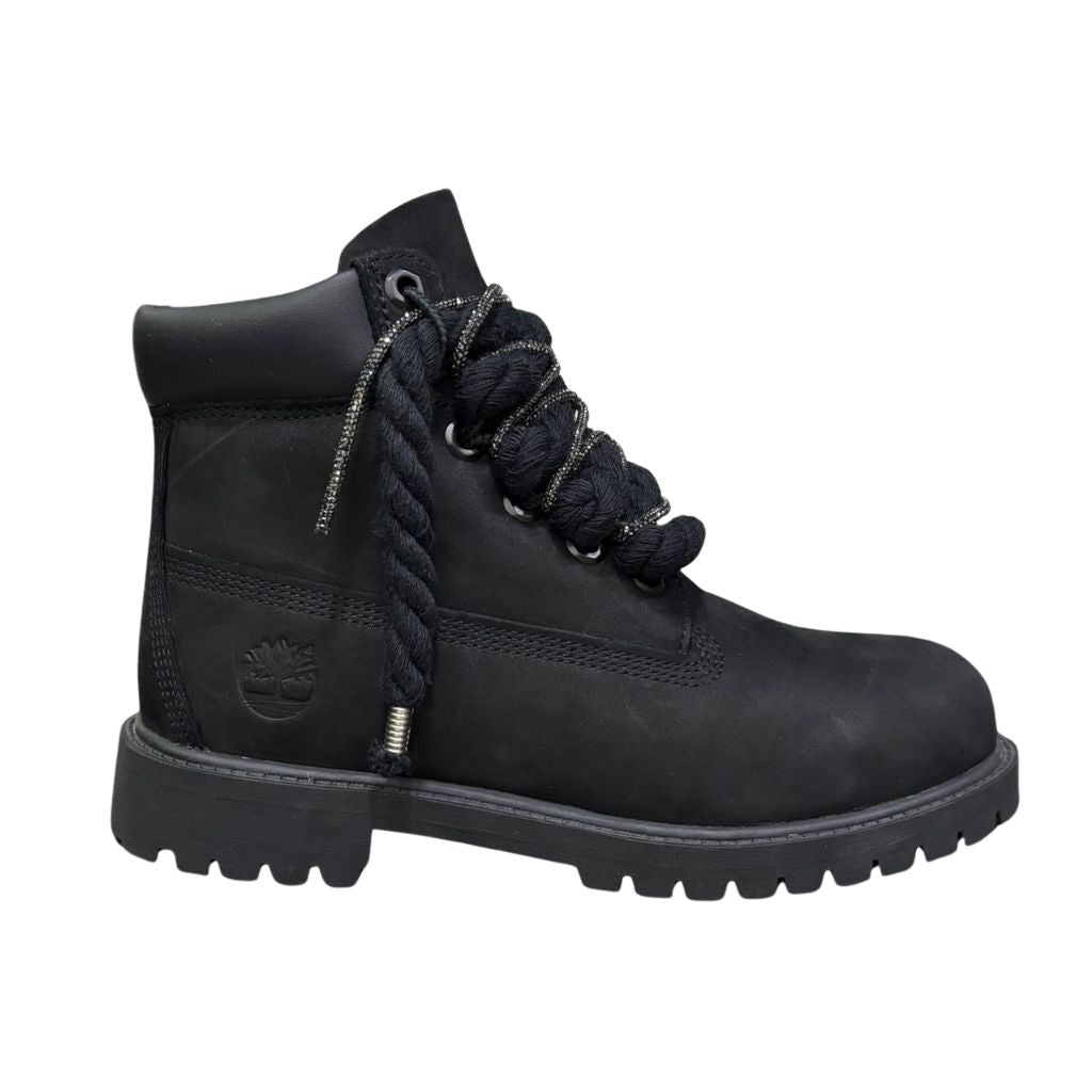 Stivale Timberland in nubuck nero total black con lacci a corda neri con filo glitter.