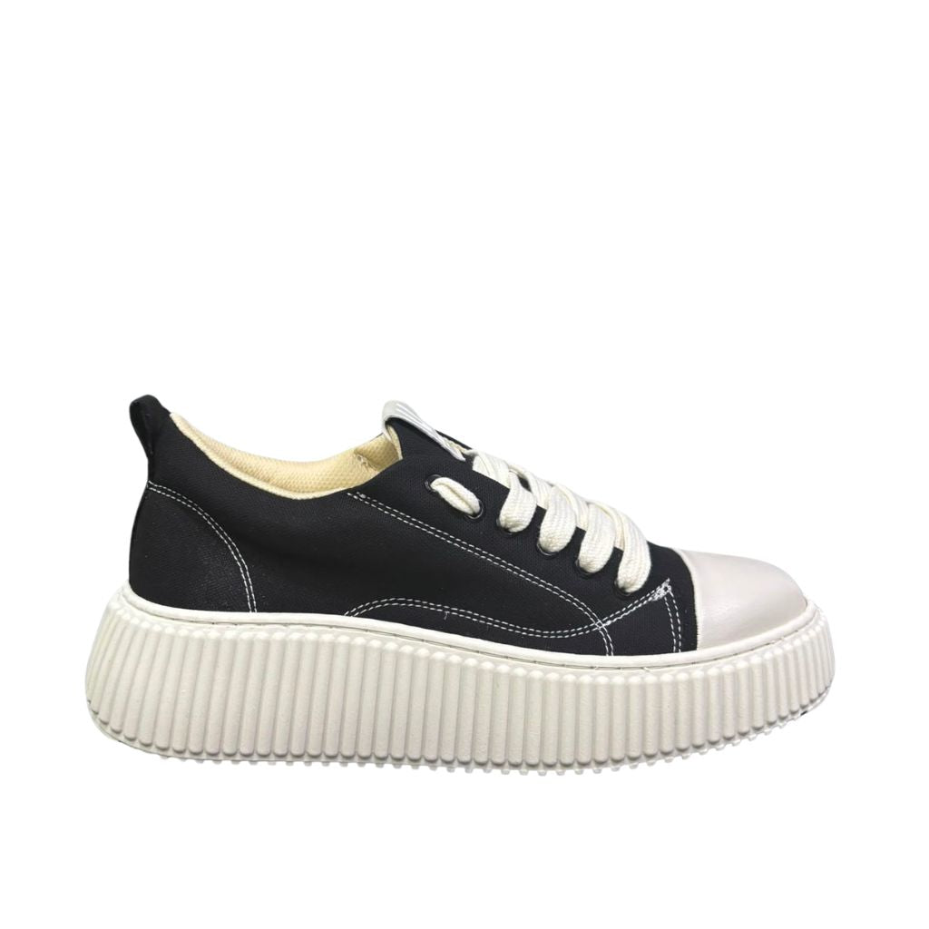 Sneaker uomo Unsolved tela nera cap toe suola e lacci beige