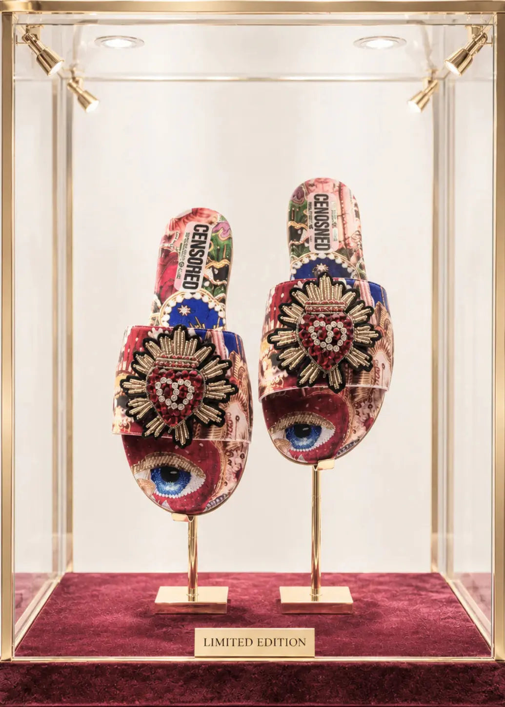 Sandali mules sacro cuore ricamati edizione limitata, dettagli in strass rossi e occhio stampato — Gagliotta